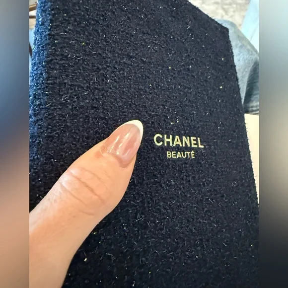 Chanel Beauté Black Velvet Notebook Journal w/ Box – New - Picture 3 of 5